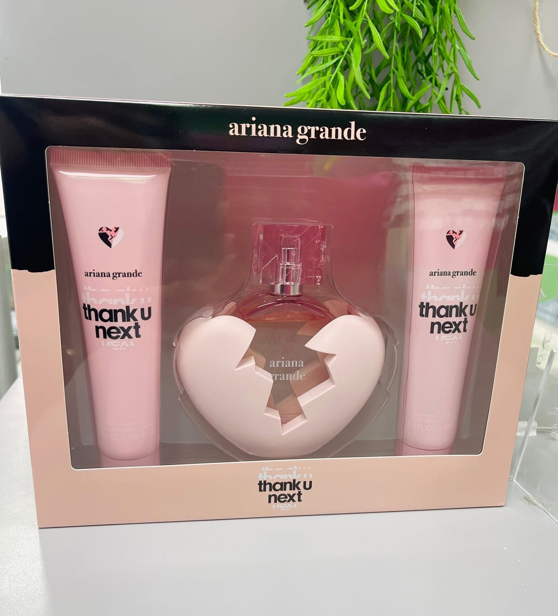 Gift Set Perfume Ariana Grande “Thank u Next”